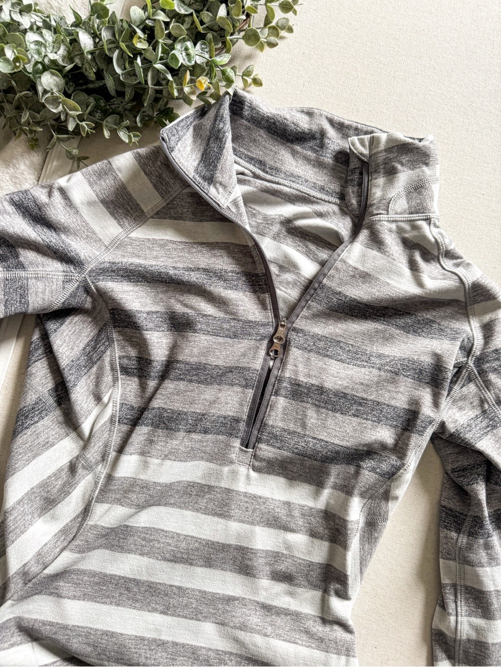 Lululemon Gray White Striped Half Zip Pullover Thumbholes Size 6